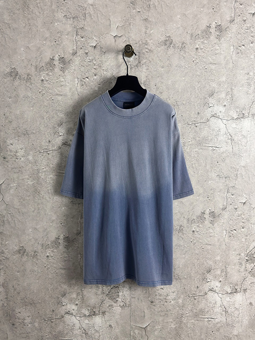 バレンシアガ バックバットロゴプリント半袖Tシャツ