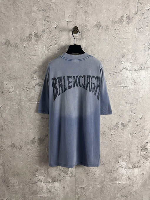 バレンシアガ バックバットロゴプリント半袖Tシャツ