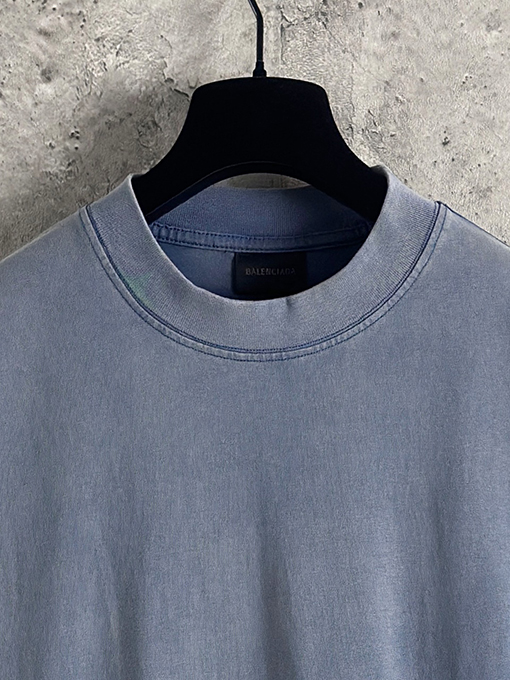 バレンシアガ バックバットロゴプリント半袖Tシャツ
