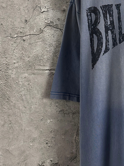 バレンシアガ バックバットロゴプリント半袖Tシャツ