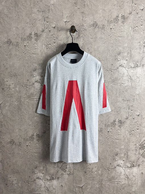 バレンシアガスーパーコピー コラボ音楽限定チップ付きNFCティアプリント半袖Tシャツ