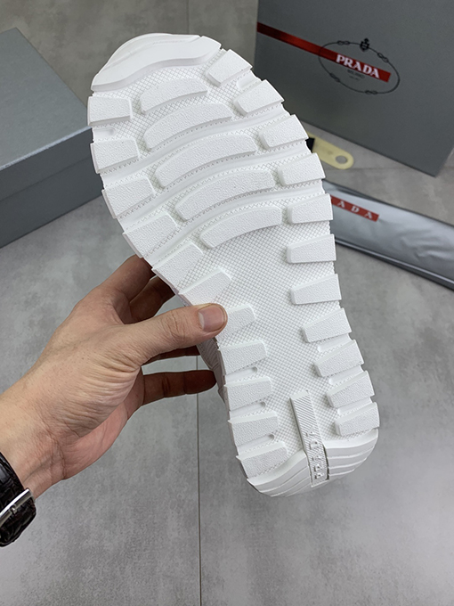 プラダスーパーコピー新しいファッションメンズシューズ