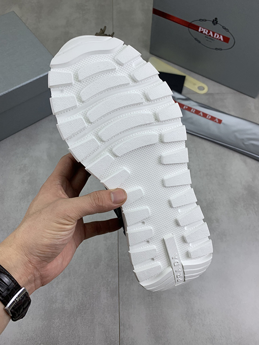 プラダスーパーコピー新しいファッションメンズシューズ