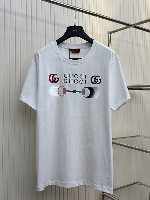 グッチスーパーコピー 馬バックルプリント文字刺繍クルーネック半袖Tシャツ