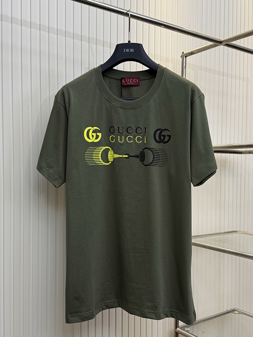 グッチスーパーコピー 馬バックルプリント文字刺繍クルーネック半袖Tシャツ