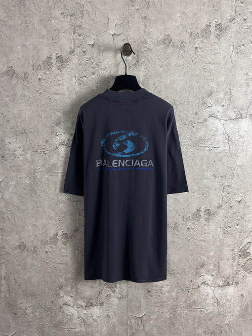 バレンシアガスーパーコピー サーフィンロゴ直噴プリント半袖Tシャツ