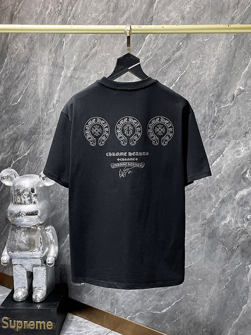 クロムハーツコピー 馬蹄サンスクリット語手磨きシリコンレタリング半袖Tシャツ