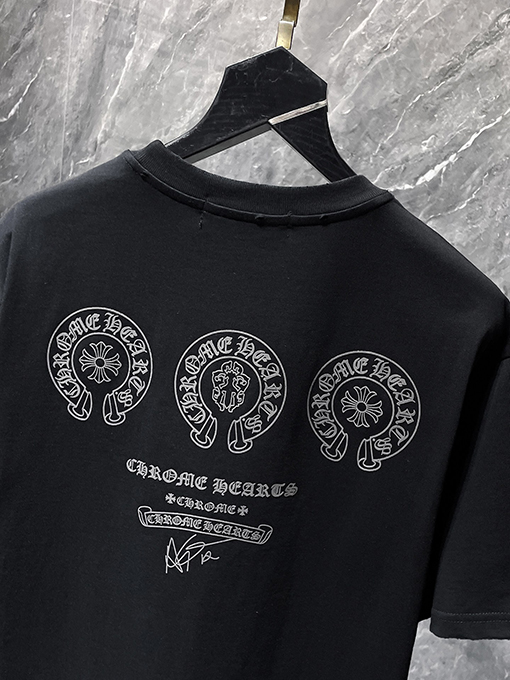 クロムハーツコピー 馬蹄サンスクリット語手磨きシリコンレタリング半袖Tシャツ