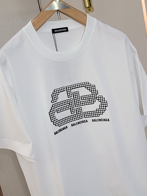 バレンシアガ 新しいピクセル化されたデザインスタイルの半袖Tシャツ