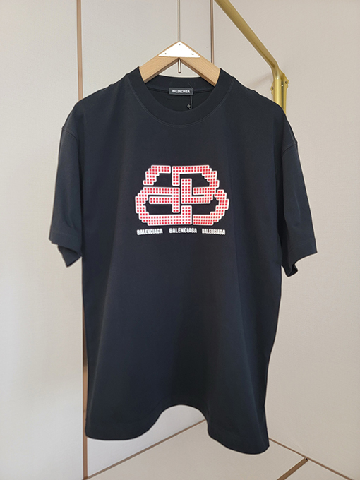 バレンシアガ 新しいピクセル化されたデザインスタイルの半袖Tシャツ