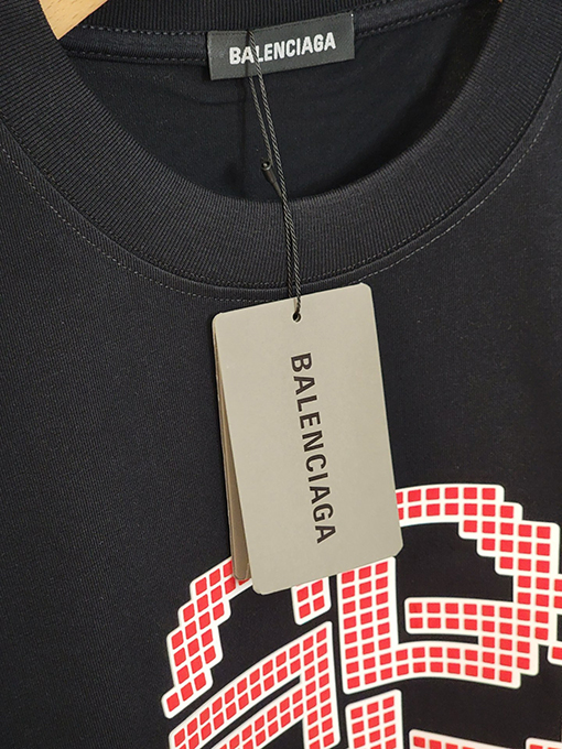 バレンシアガ 新しいピクセル化されたデザインスタイルの半袖Tシャツ