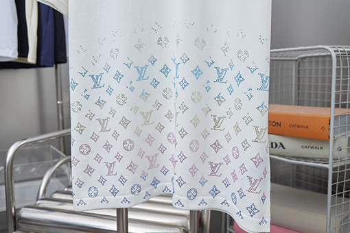 ルイヴィトンコピー 新しいホットドリルジャカードニット半袖Tシャツ