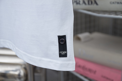 フェンディ 新しい刺繍半袖Tシャツ