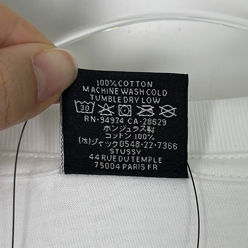 STUSSY SS25 LAURA ブロンドのTシャツ