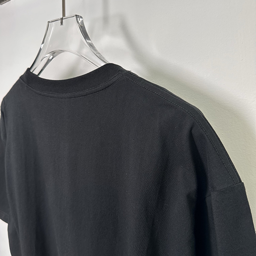 STUSSY SS25 LAURA ブロンドのTシャツ