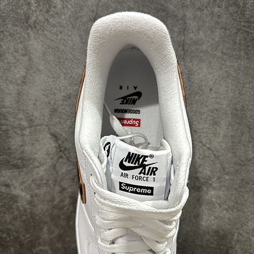 Nike Air Force 1 Low 07  x Supermeヒョウ柄ホワイトスニーカー