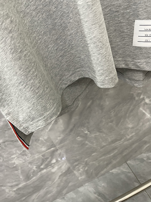 トムブラウン 新しい三色リボンデザイン半袖Tシャツ