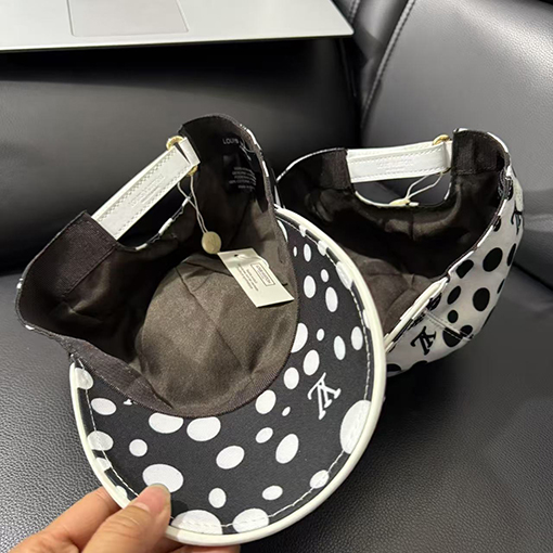 ルイヴィトンキャンバスのベースボールキャップ