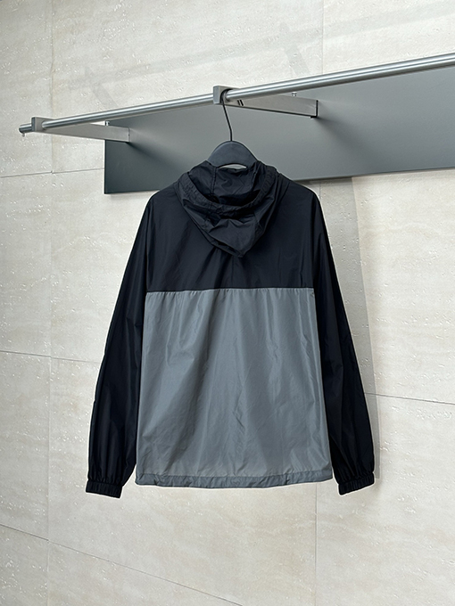 プラダ 新しい薄い三角マークの突撃服のコート