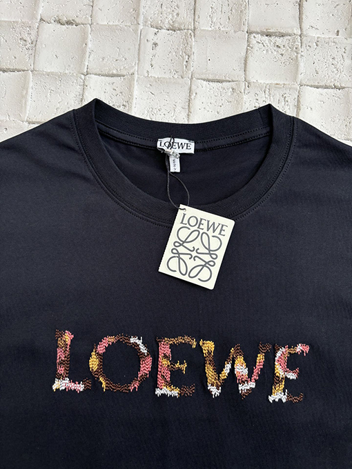 ロエベ 新しい虹の文字刺繍半袖Tシャツ