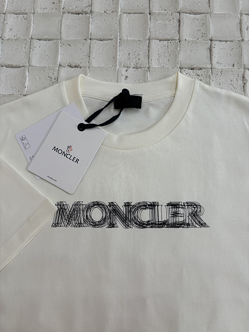 モンクレール 新しい星のロゴ半袖Tシャツ
