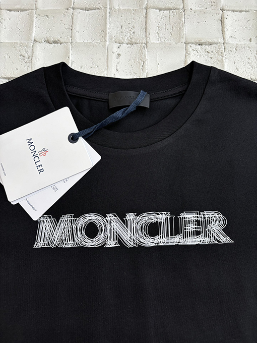 モンクレール 新しい星のロゴ半袖Tシャツ