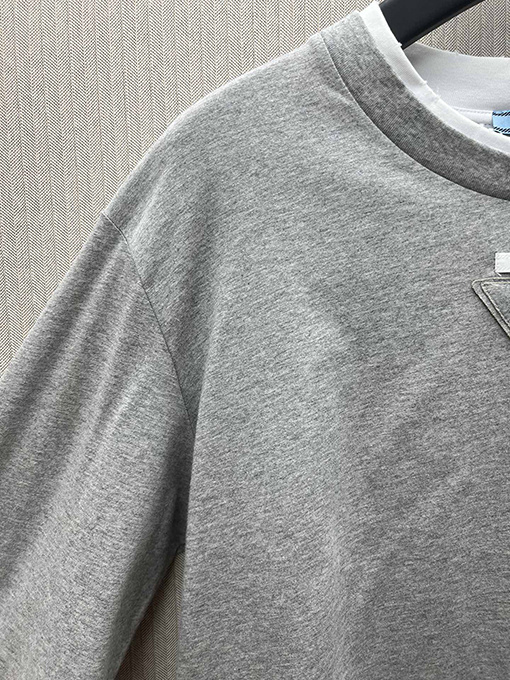 プラダスーパーコピー 新しいレイヤード長袖シャツ