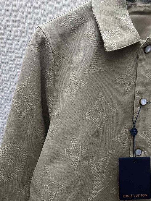 ルイヴィトンコピー 新しい Safari Monogram ジャケットスタイルのシャツ