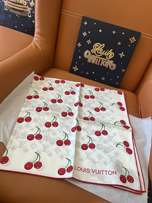 LV x TM Monogram Cerise シルクスカーフ