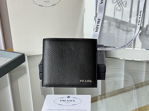 プラダ新しいメンズ 財布