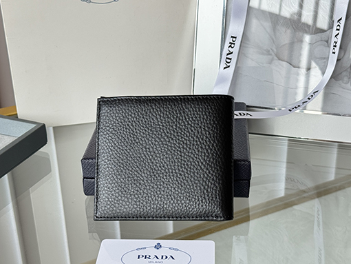プラダ新しいメンズ 財布