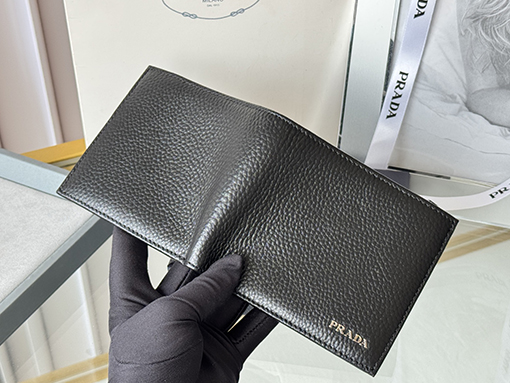 プラダ新しいメンズ 財布
