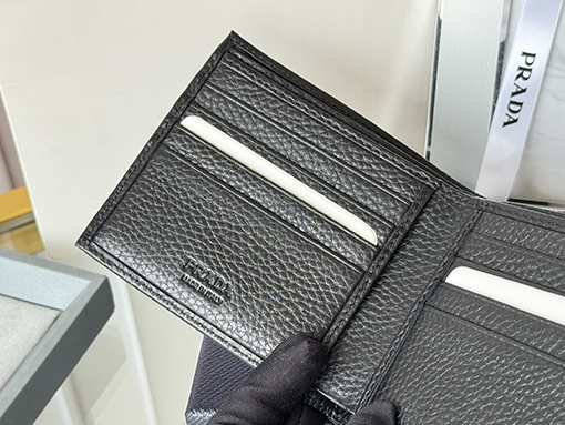プラダ新しいメンズ 財布