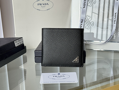 プラダ新しいファッション 財布