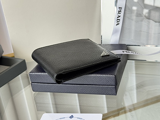 プラダ新しいファッション 財布