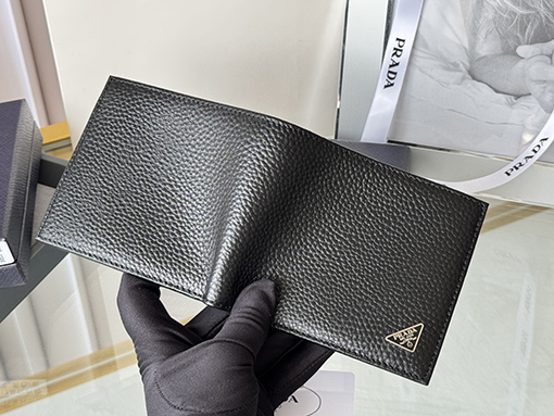プラダ新しいファッション 財布