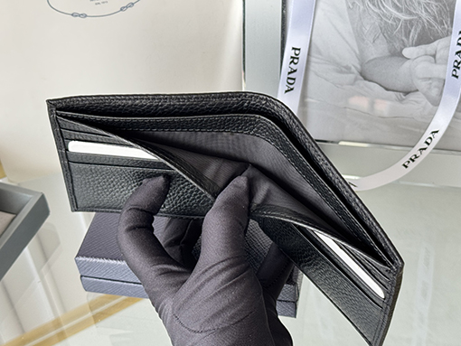 プラダ新しいファッション 財布