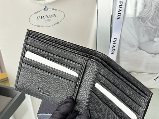 プラダ新しいファッション 財布