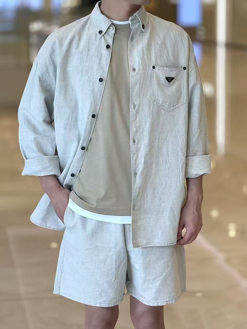 プラダ シングル三角マーク長袖シャツ