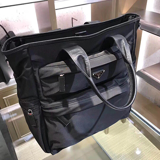 プラダ新しいナイロンハンドバッグ