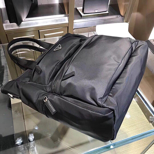 プラダ新しいナイロンハンドバッグ