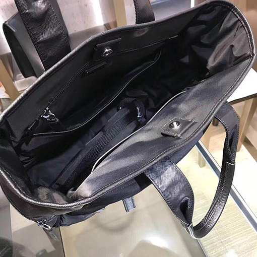 プラダ新しいナイロンハンドバッグ