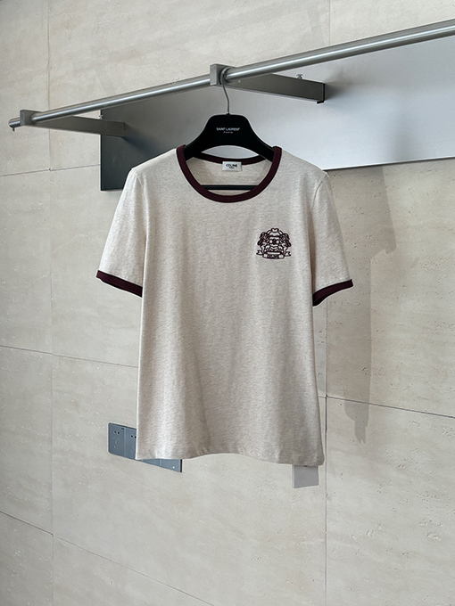 セリーヌスーパーコピー 新しいラウンドネックバッジ刺繍半袖Tシャツ