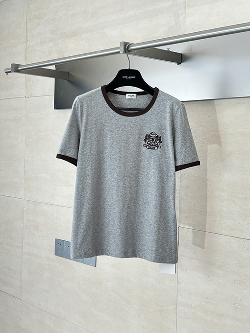 セリーヌスーパーコピー 新しいラウンドネックバッジ刺繍半袖Tシャツ