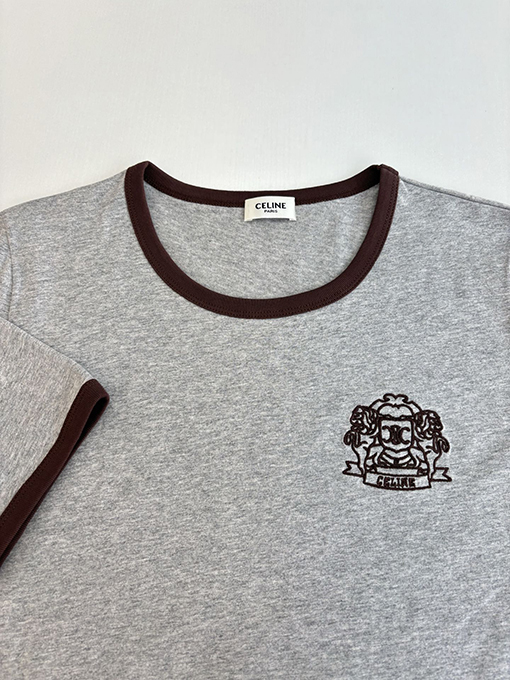 セリーヌスーパーコピー 新しいラウンドネックバッジ刺繍半袖Tシャツ