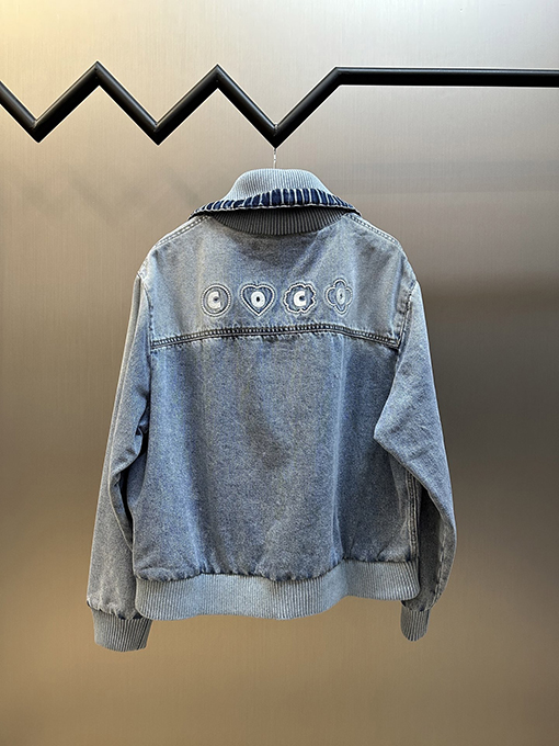 シャネルスーパーコピー Coco Beachコレクションロゴ刺繍ラペルデニムジャケット