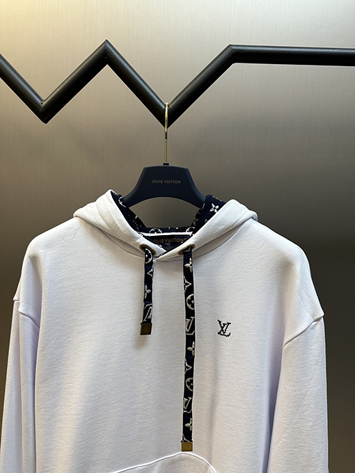 ルイヴィトンコピー Lv ロゴポケット長袖パーカー