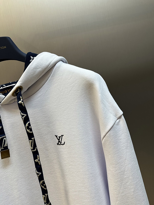 ルイヴィトンコピー Lv ロゴポケット長袖パーカー
