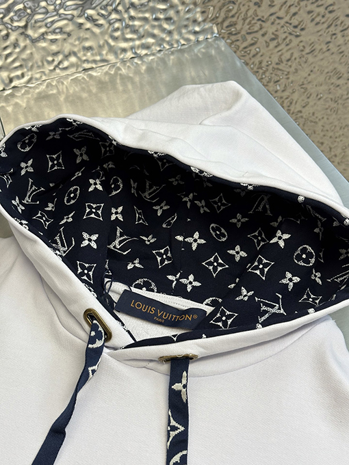 ルイヴィトンコピー Lv ロゴポケット長袖パーカー