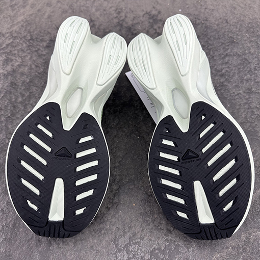 Maison Margiela x Salomon Bladeスーパーコピー コラボレーションシリーズのスポーツシューズ